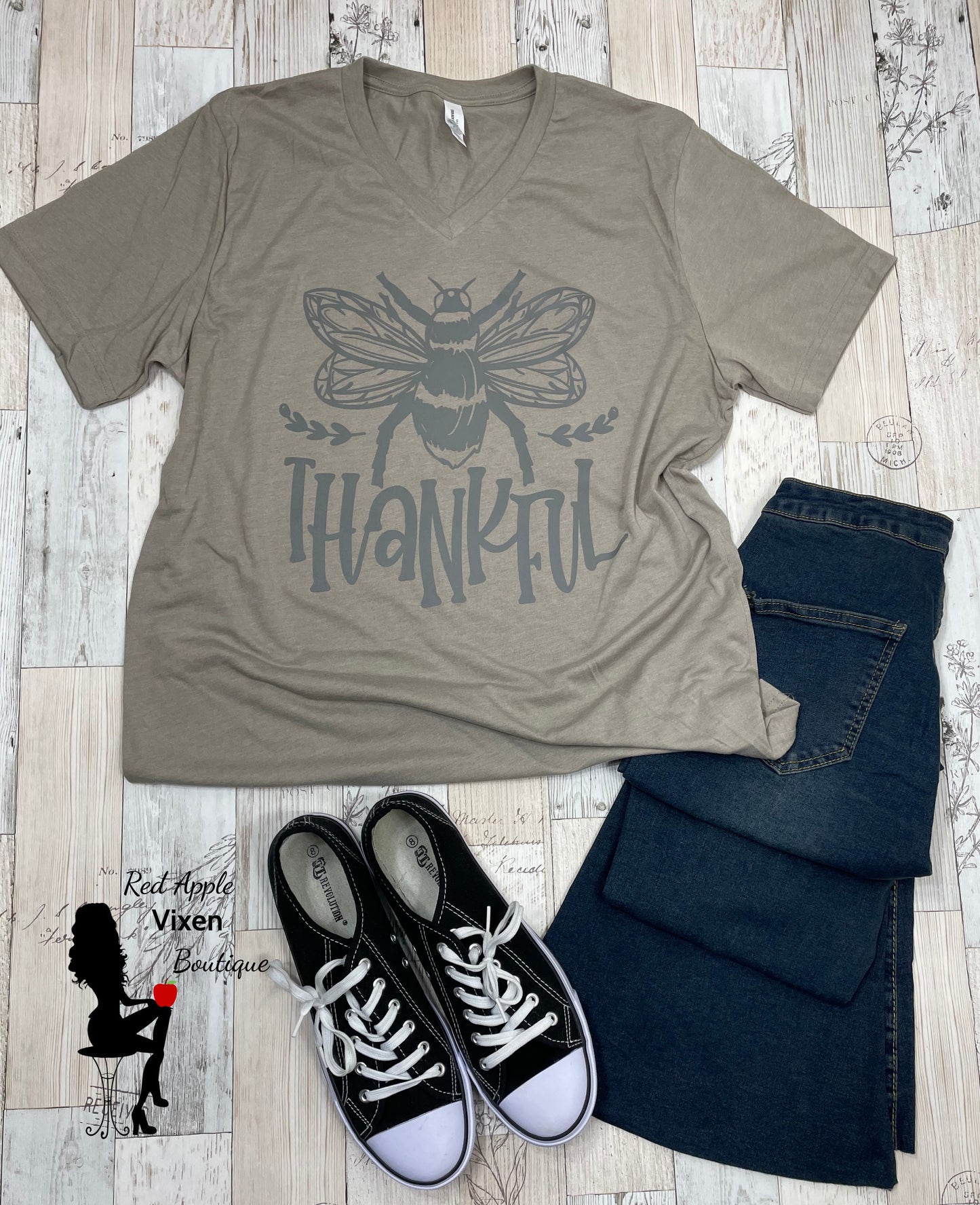 Bee Thankful Graphic Tee - Red Apple Vixen Boutique