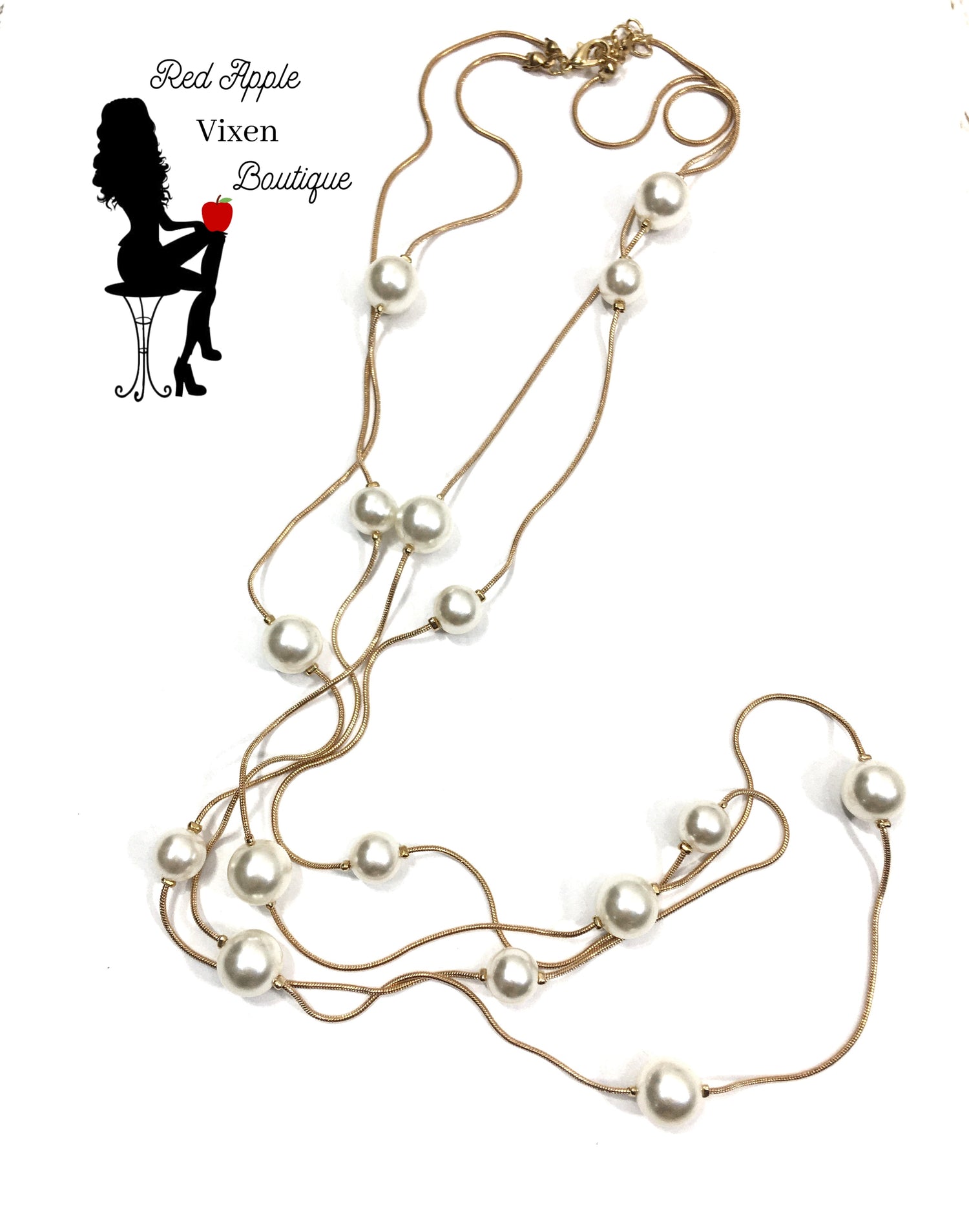 Gold Pendant Pearl Necklace - Red Apple Vixen Boutique