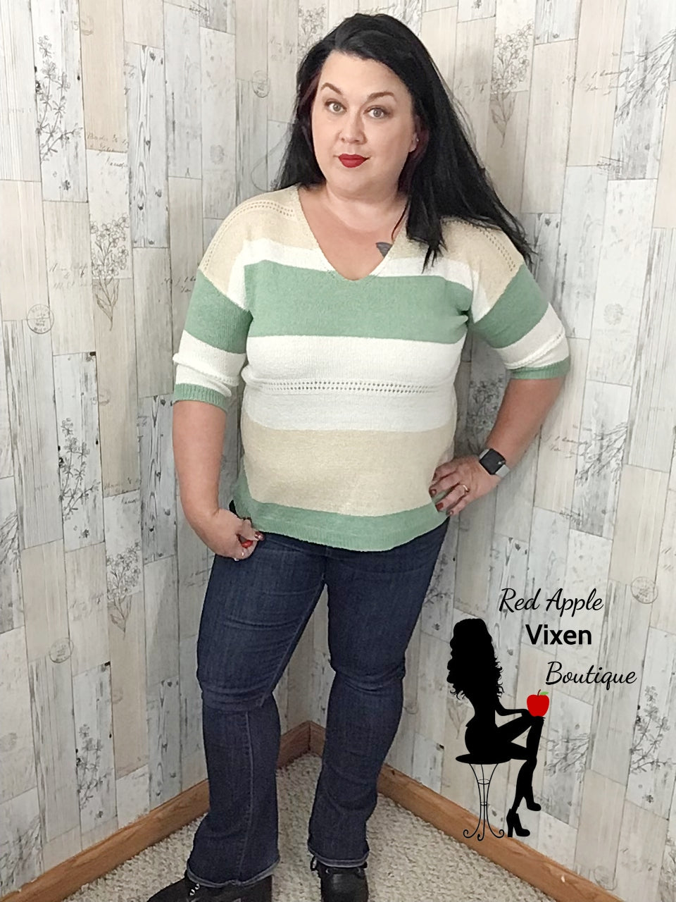 Tan, White and Green Sweater Size XLarge - Red Apple Vixen Boutique